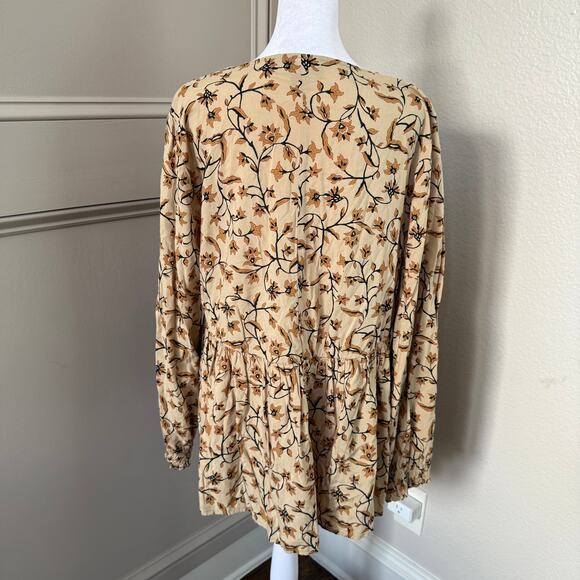 Lane Bryant Tan Floral Peplum, Smocked Sleeve, V-Neck Top Size 14 Rayon - Picture 3 of 4